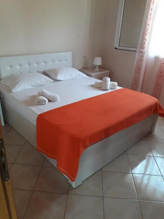 Lucas Apartments Himare