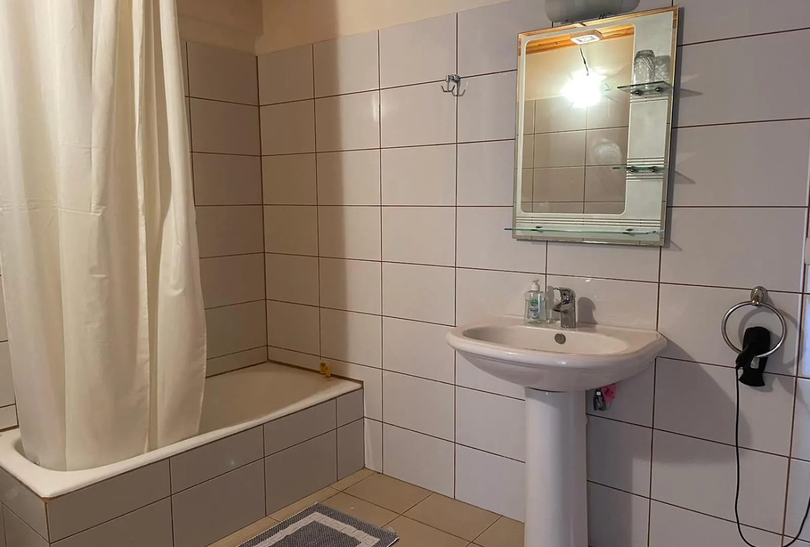 Lucas Apartments هيماري ألبانيا