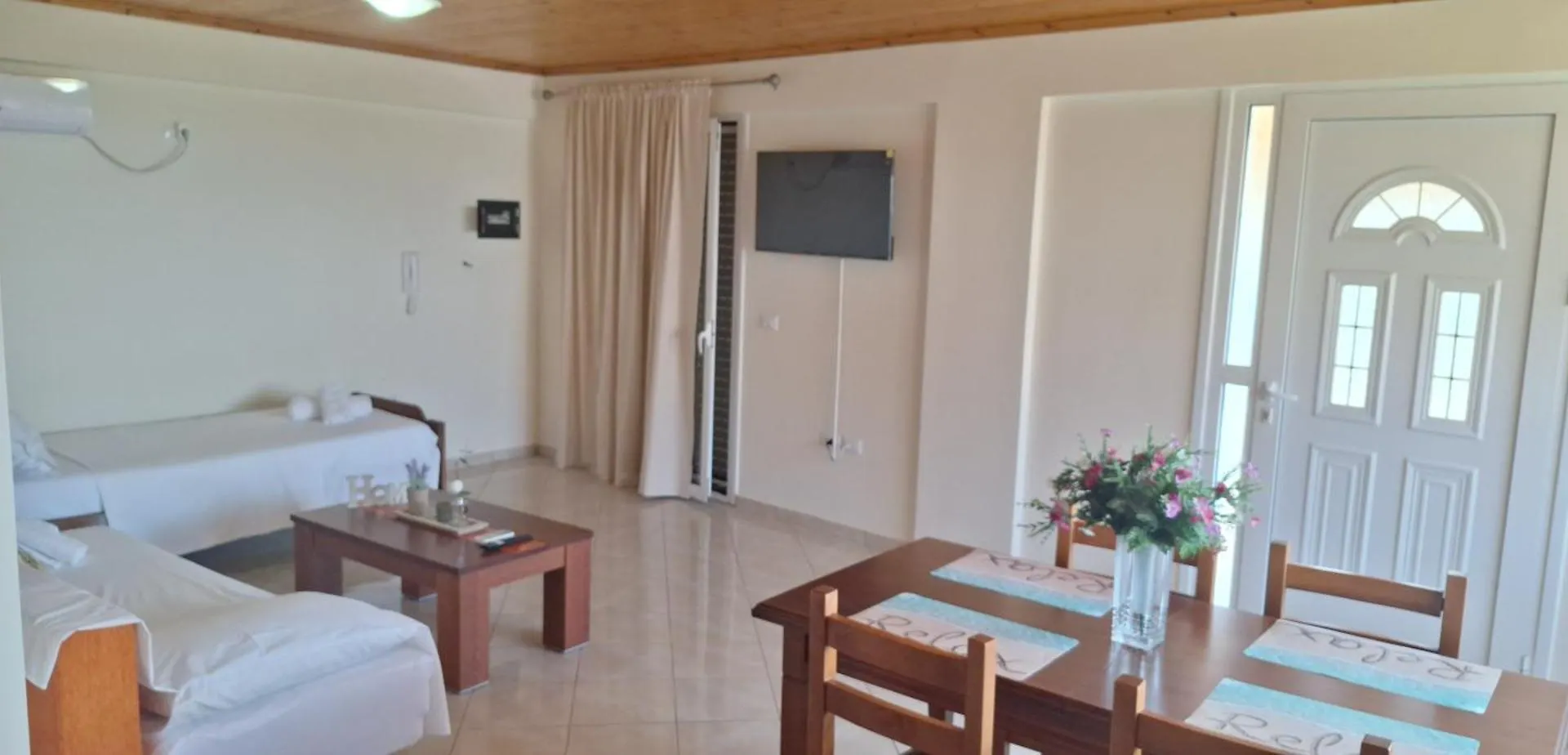 Lucas Apartments Himare