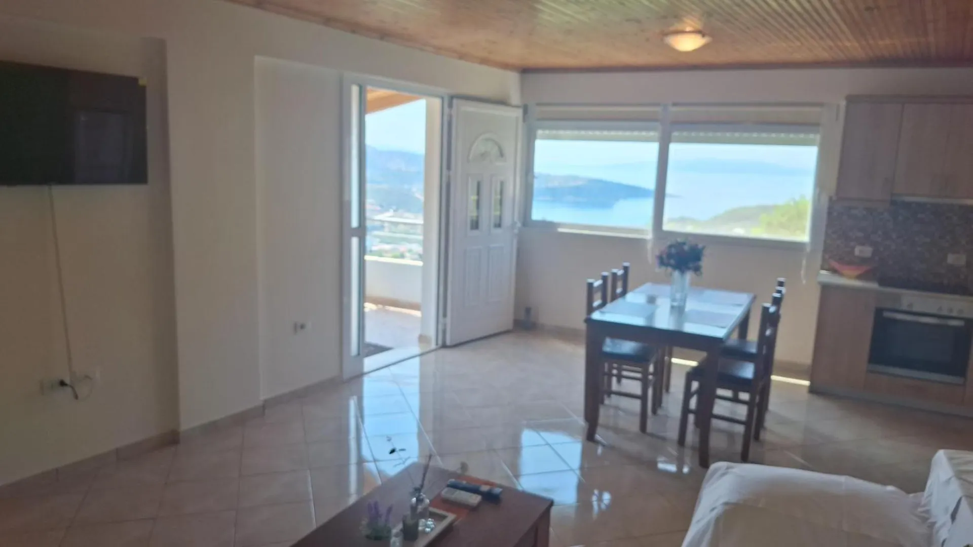 Lucas Apartments Himare