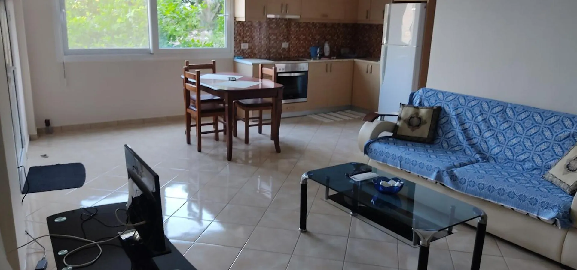 Lucas Apartments Himare 0*,  Albania