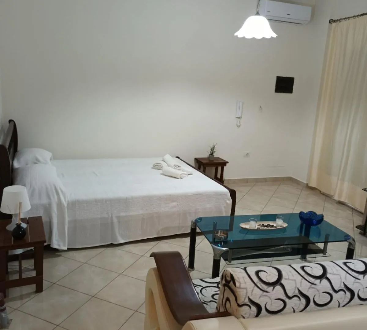 Lucas Apartments Himare
