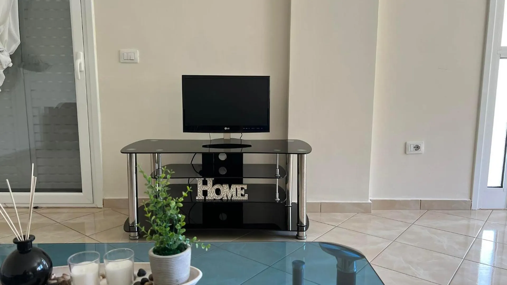 Lucas Apartments Himare