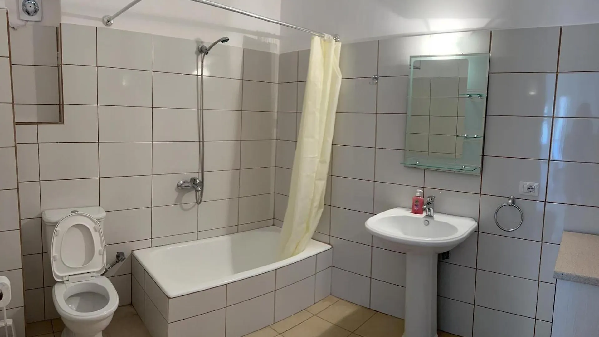 Lucas Apartments Himare 0*,  Albania
