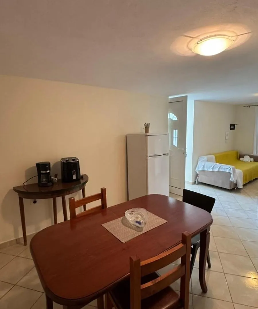 Lucas Apartments Himare