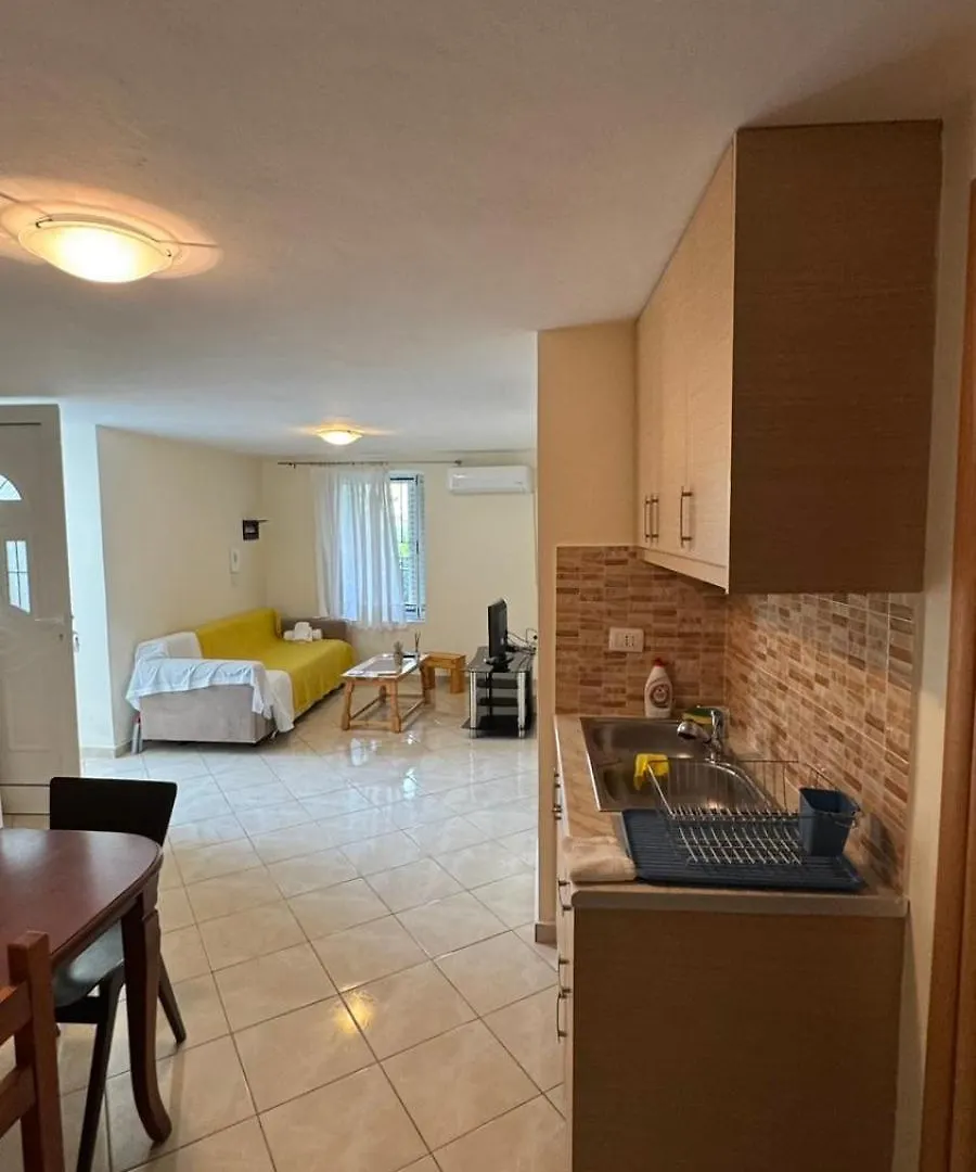 Lucas Apartments Himare