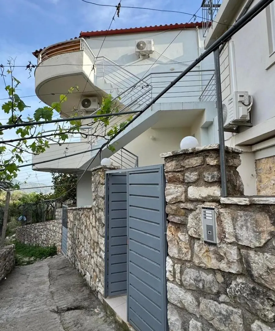 Lucas Apartments Himare